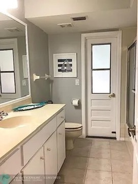 Vero Beach guest bathroom before renovation