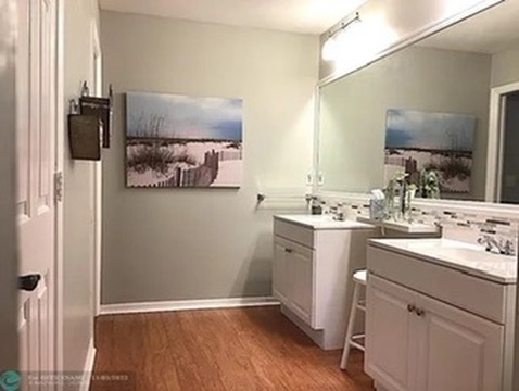 Vero Beach primary bathroom before renovation